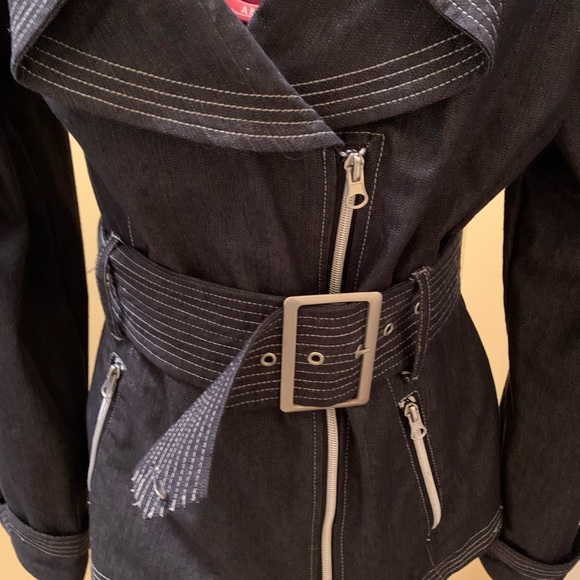 Robert Louis Wide Lapel Jean Jacket with Belt and contrasting trim - Picture 2 of 12